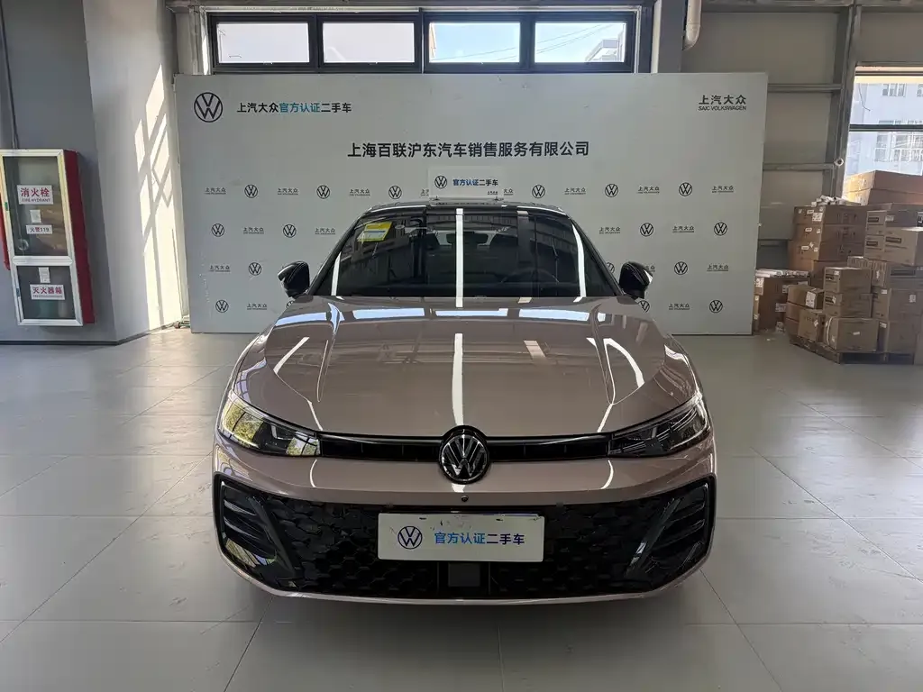 Volkswagen Passat 2024 из CN, фото 2