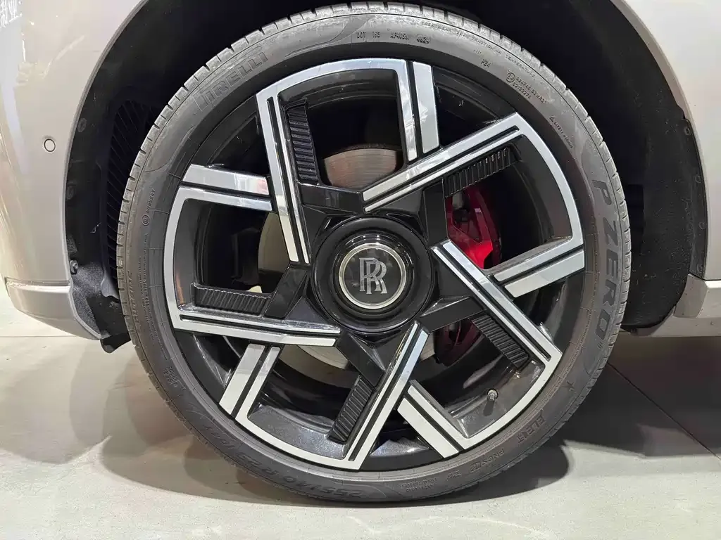 Rolls-Royce Cullinan 2025 из CN, фото 6