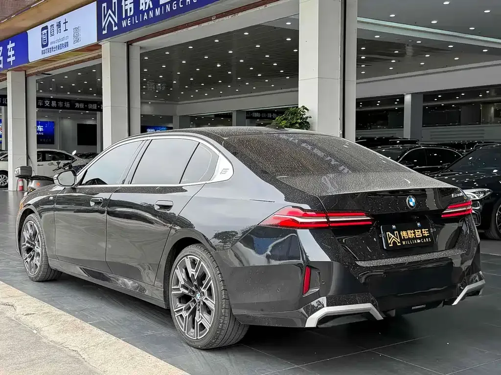 BMW 5 Series 2024 из CN, фото 6