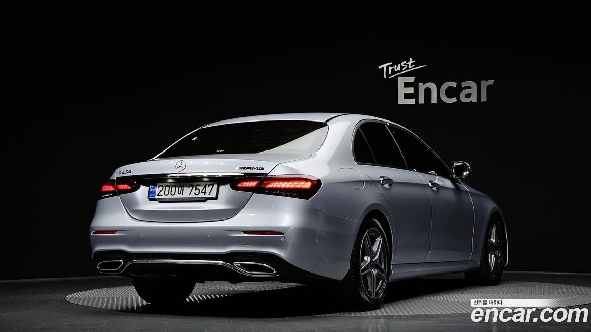Mercedes-Benz E-Class — фото 2
