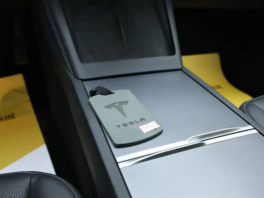 Tesla Model 3 — фото 10