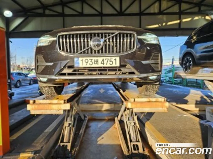 Volvo XC60 — фото 1