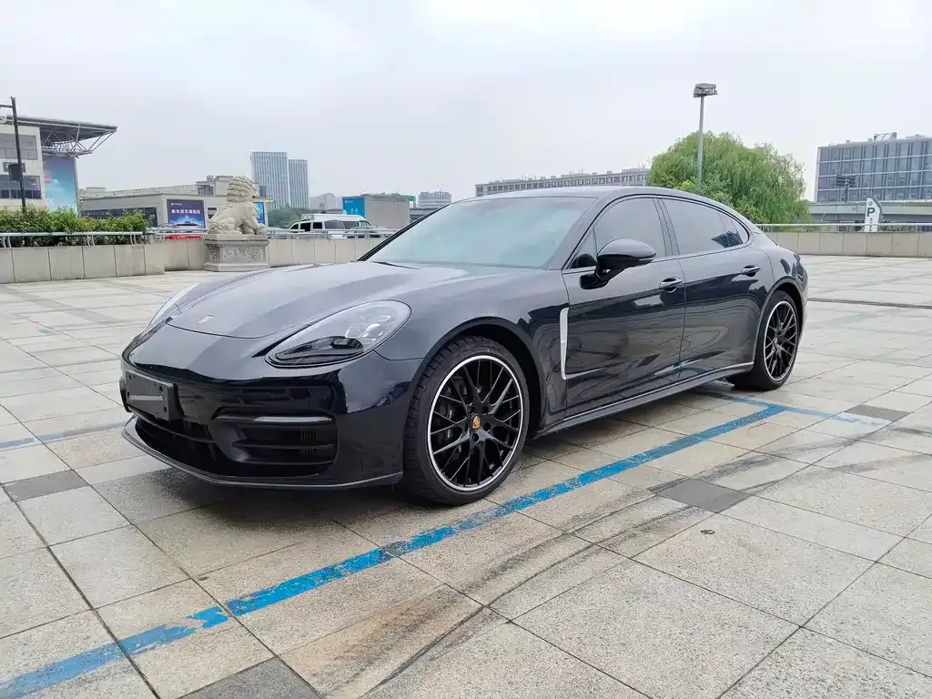 Porsche Panamera — фото 1
