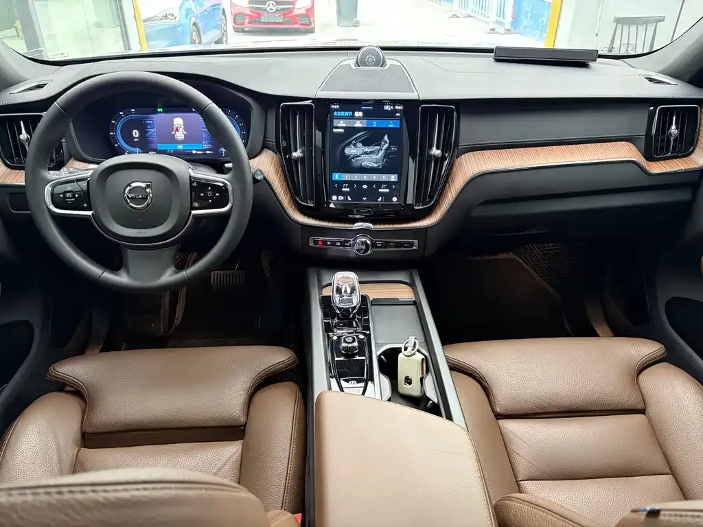 Volvo XC60 2023 из CN, фото 10