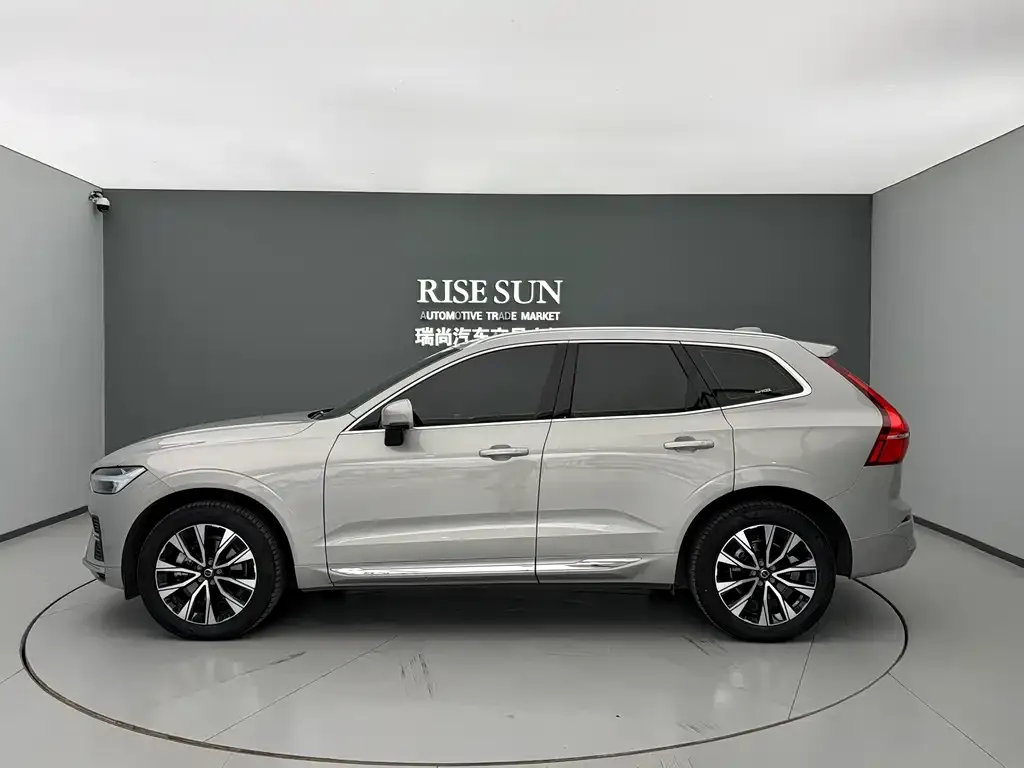 Volvo XC60 2023 из CN, фото 4