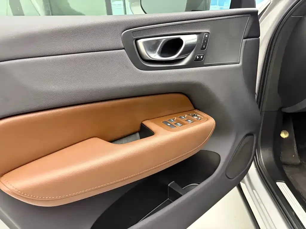 Volvo XC60 2023 из CN, фото 5
