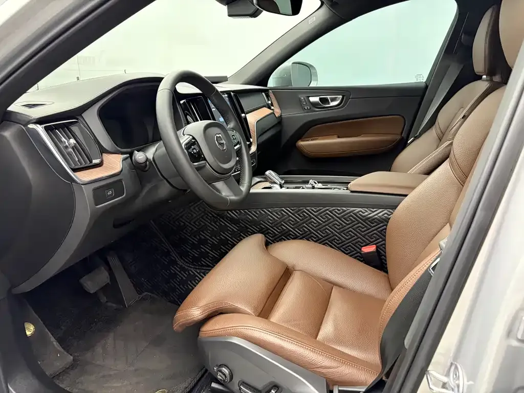 Volvo XC60 2023 из CN, фото 6