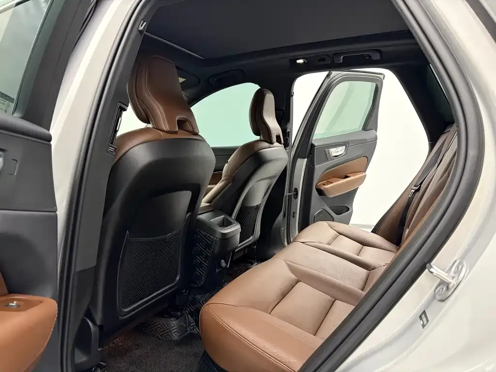 Volvo XC60 2023 из CN, фото 9