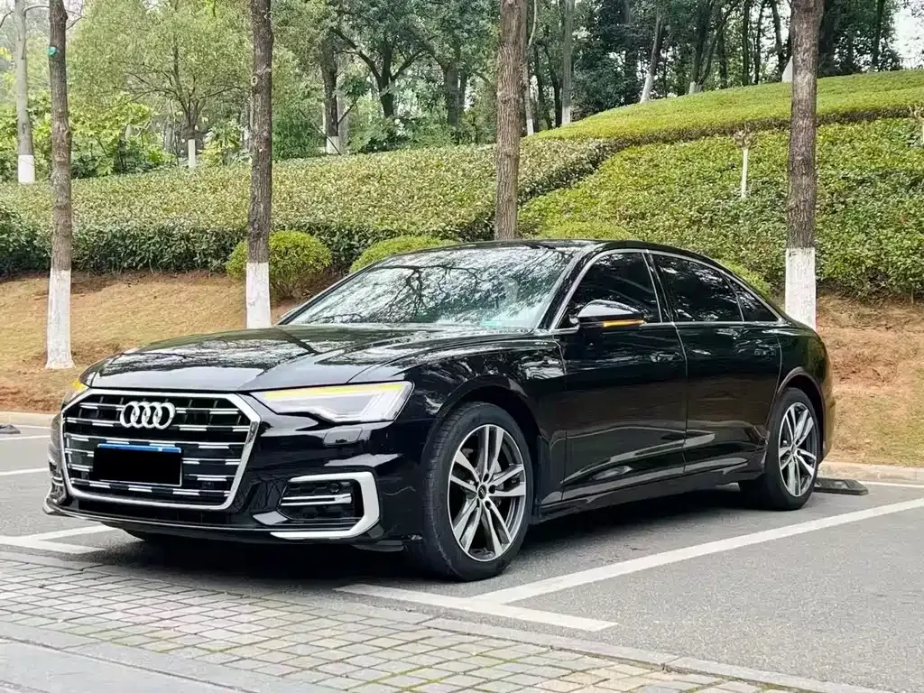 Audi A6L — фото 1