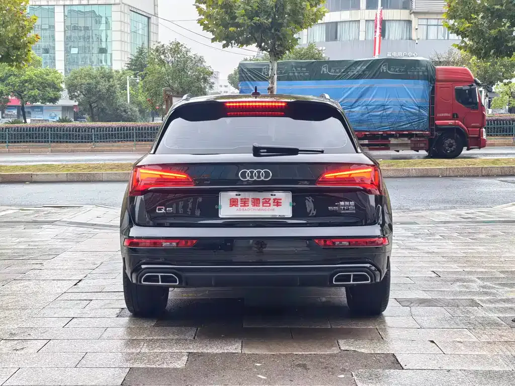 Audi Q5L — фото 5