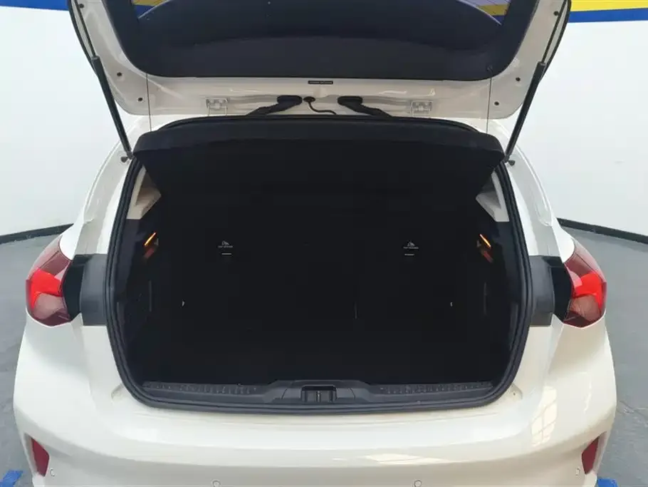 Ford Focus 2022 из CN, фото 4