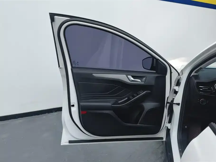 Ford Focus 2022 из CN, фото 7