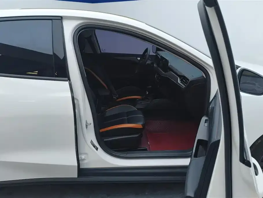 Ford Focus 2022 из CN, фото 8