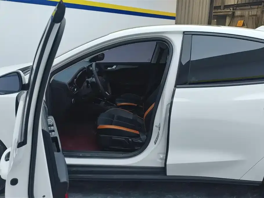 Ford Focus 2022 из CN, фото 9