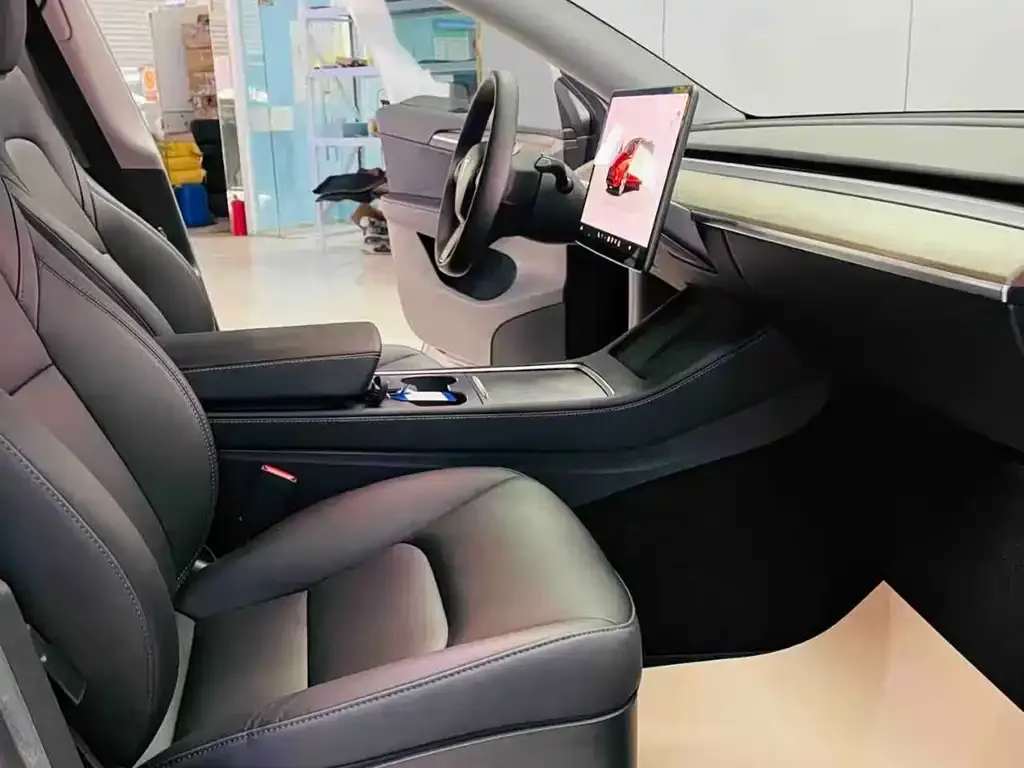 Tesla Model Y — фото 6