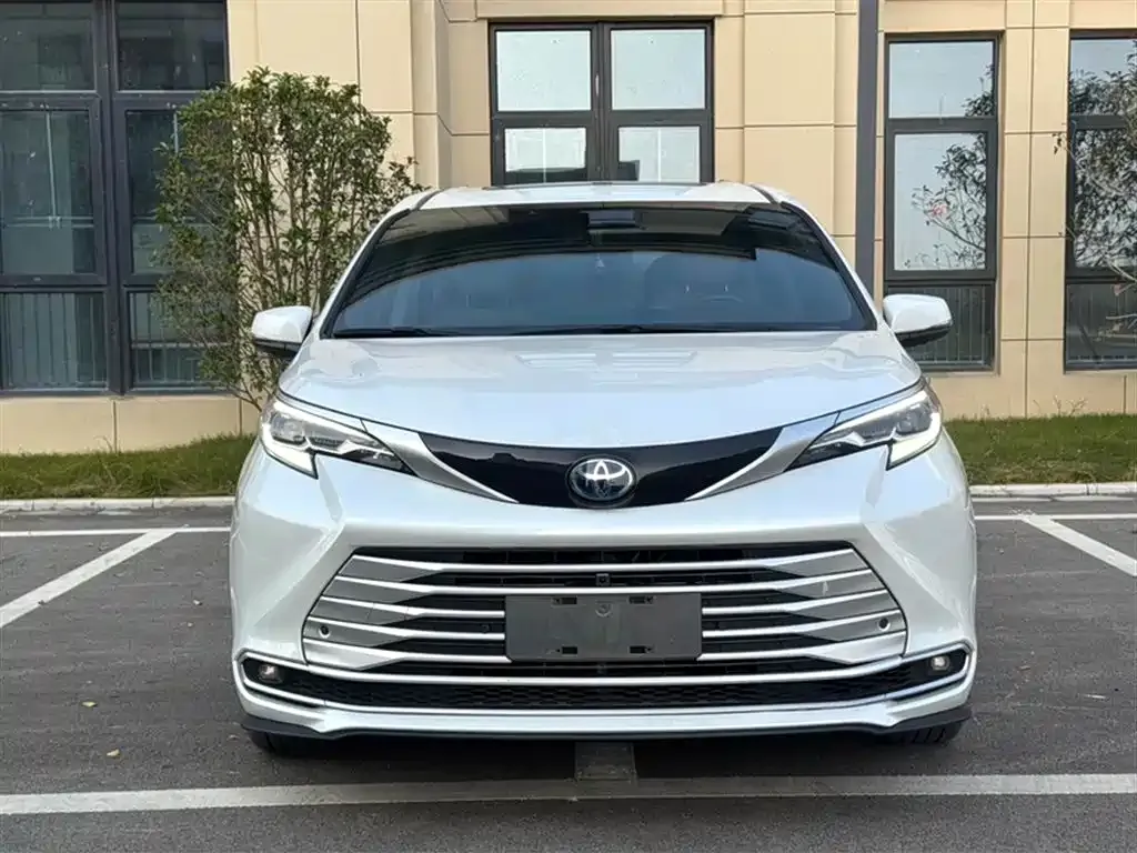 Toyota Sienna 2023 из CN, фото 3