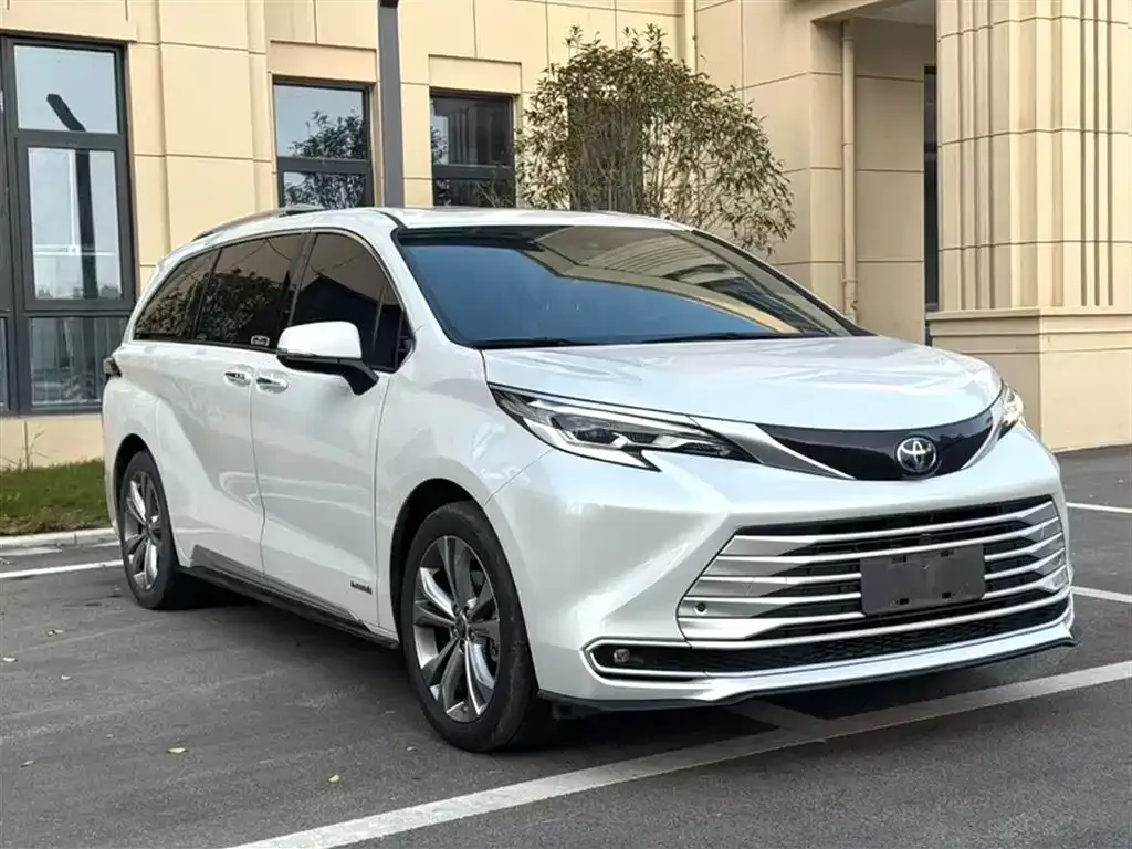 Toyota Sienna 2023 из CN, фото 4
