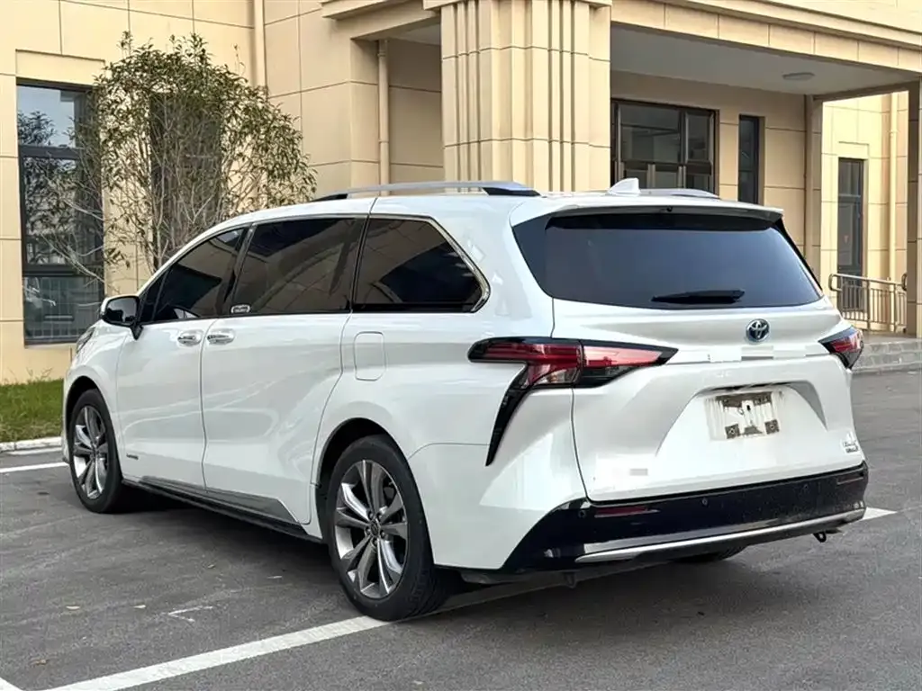 Toyota Sienna 2023 из CN, фото 5