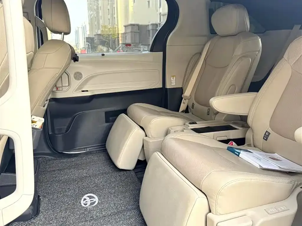 Toyota Sienna 2023 из CN, фото 9