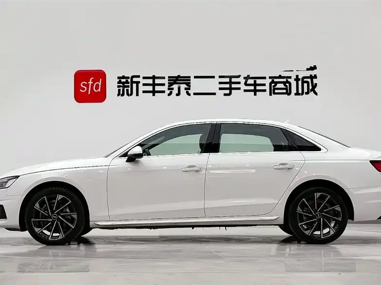 Audi A4L 2022 из CN, фото 4