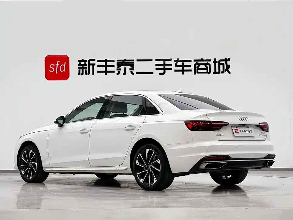 Audi A4L 2022 из CN, фото 6