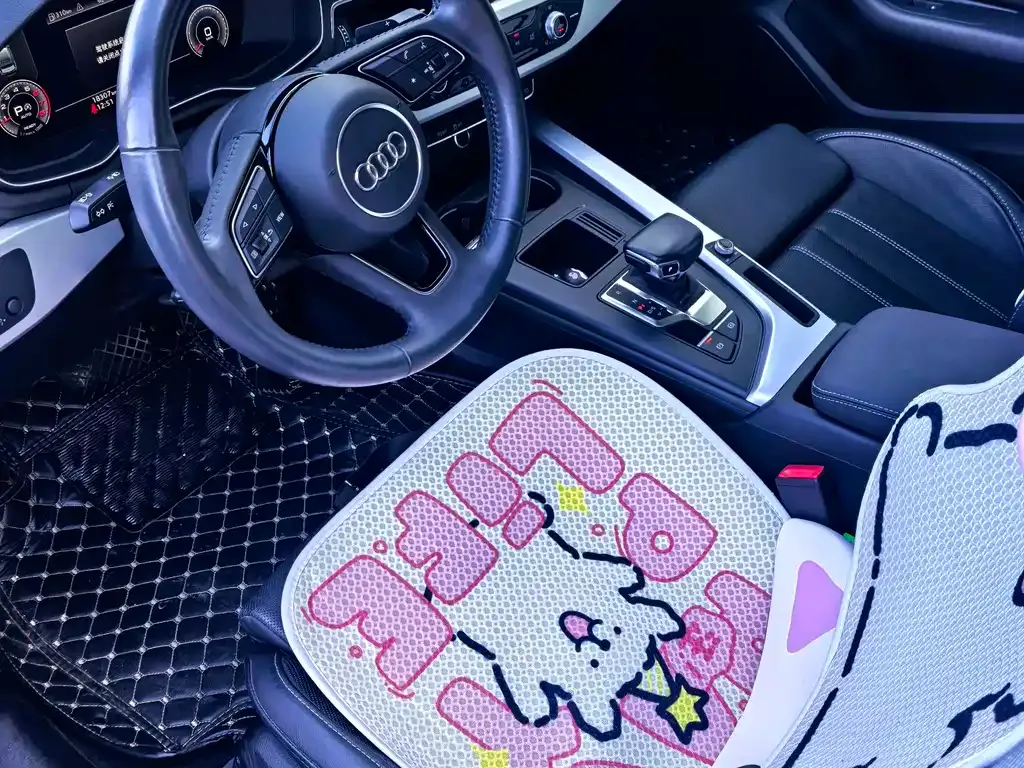 Audi A4L 2021 из CN, фото 4