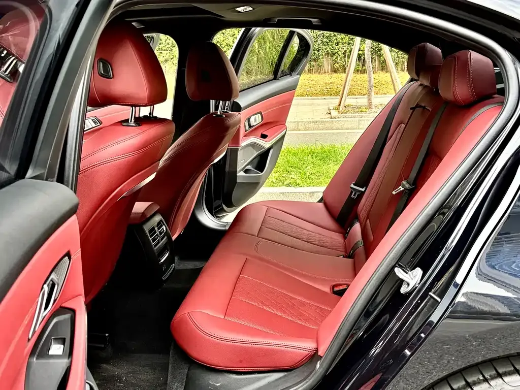 BMW 3 Series 2024 из CN, фото 9