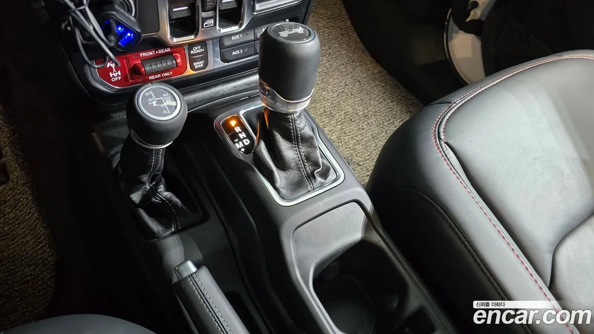 Jeep Wrangler — фото 9