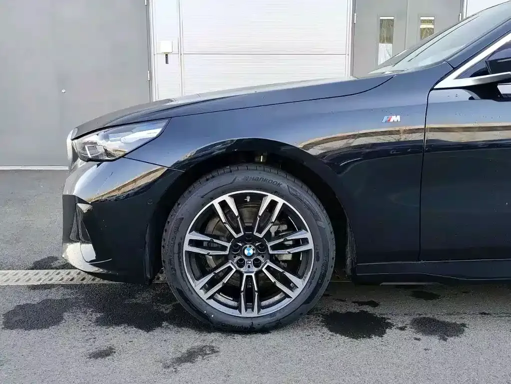 BMW 5 Series 2025 из CN, фото 6