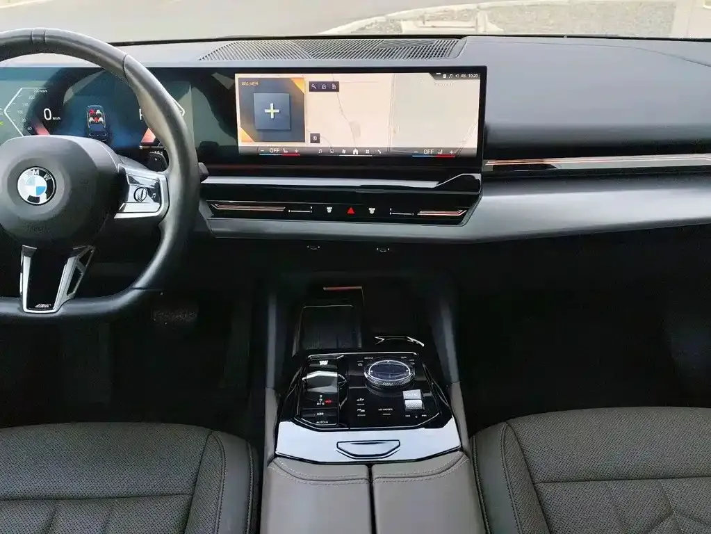BMW 5 Series 2025 из CN, фото 8