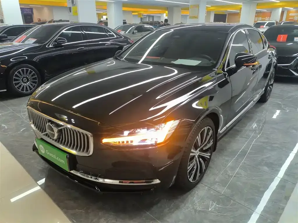 Volvo S90 — фото 1