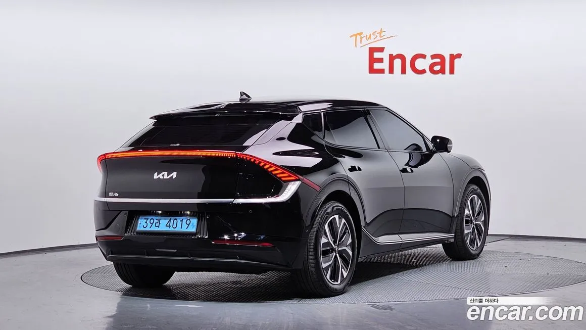 Kia EV6 2023 из KR, фото 2