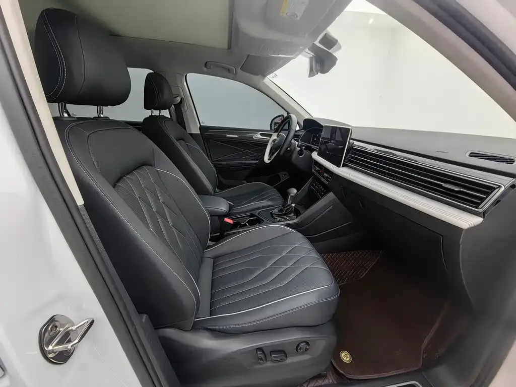 Volkswagen Tiguan L 2024 из CN, фото 10