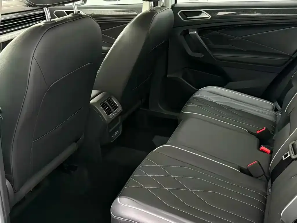 Volkswagen Tiguan L 2024 из CN, фото 7