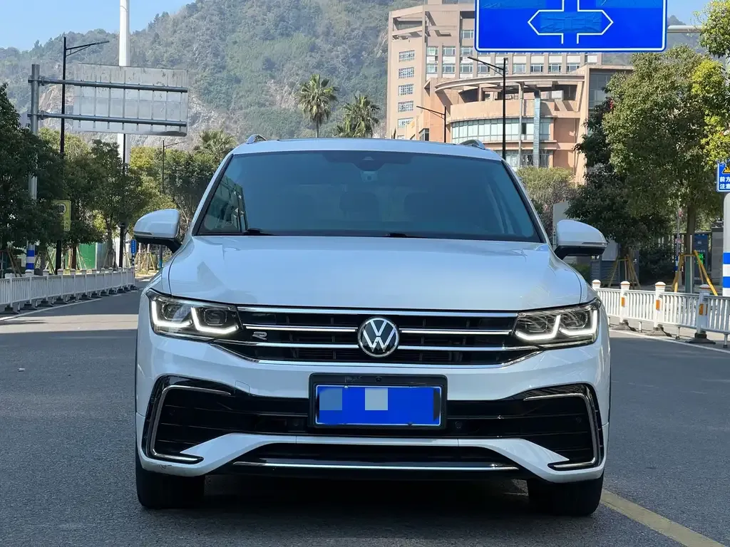 Volkswagen Tiguan L 2023 из CN, фото 2