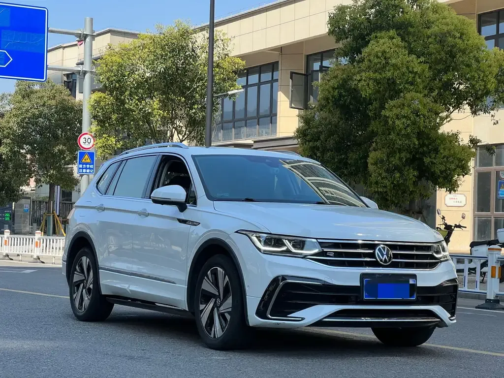 Volkswagen Tiguan L 2023 из CN, фото 3