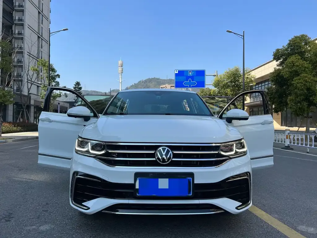 Volkswagen Tiguan L 2023 из CN, фото 7