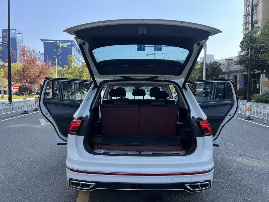 Volkswagen Tiguan L 2023 из CN, фото 9