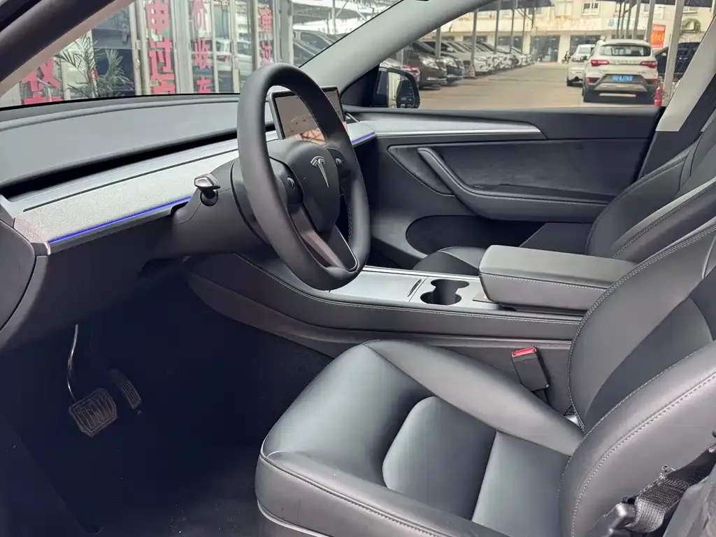 Tesla Model Y — фото 3