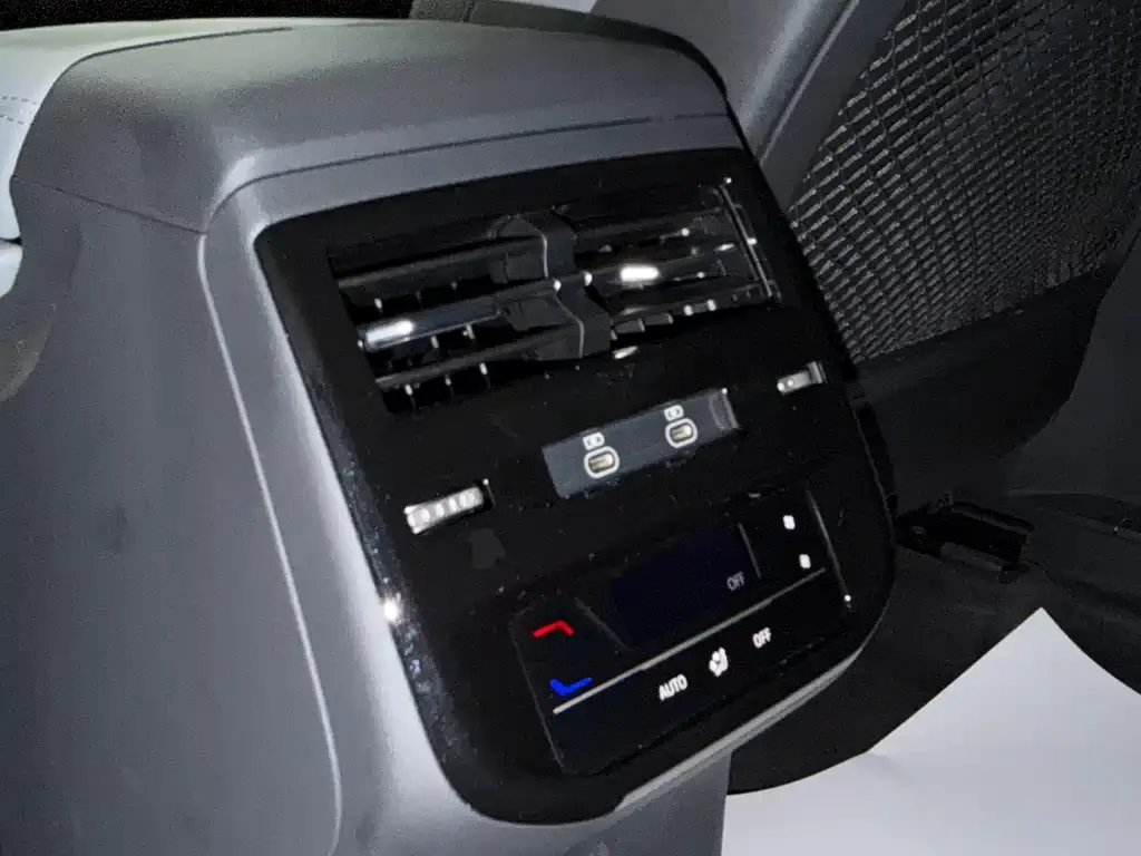 Audi Q6 2024 из CN, фото 10