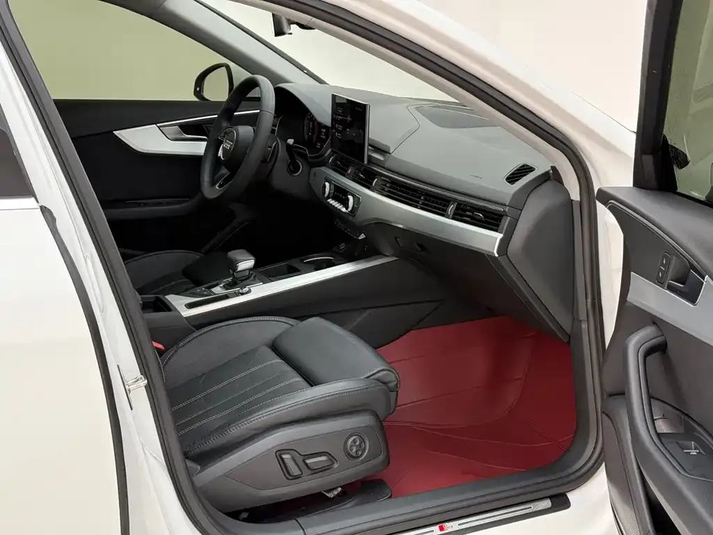 Audi A4L 2022 из CN, фото 7