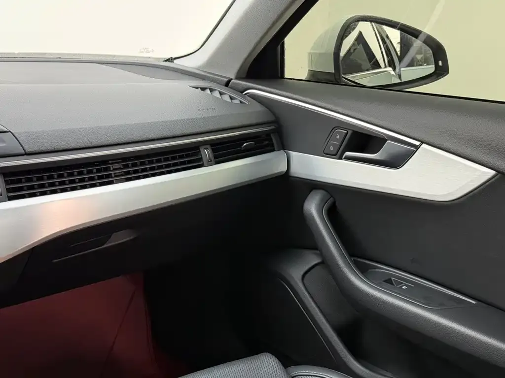 Audi A4L 2022 из CN, фото 8