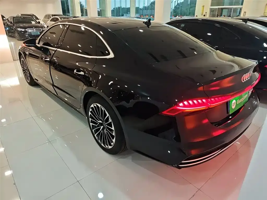 Audi A7L — фото 5