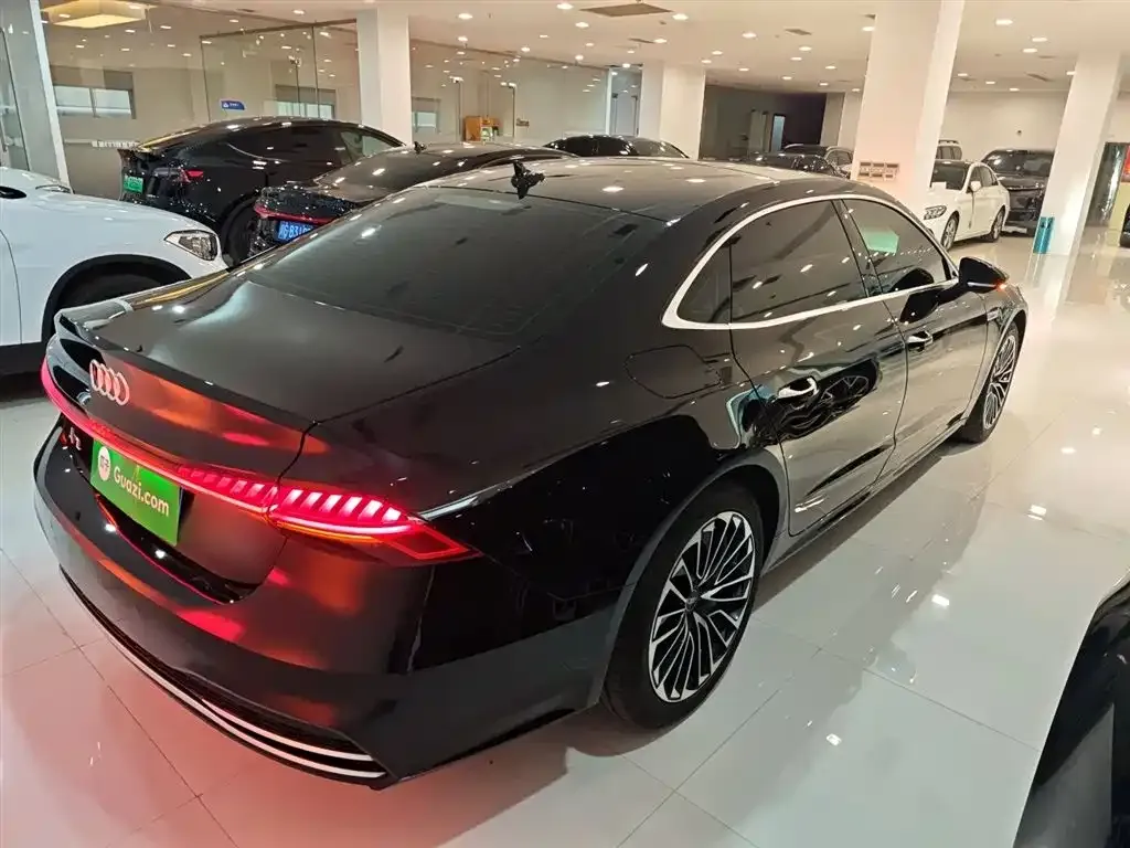 Audi A7L — фото 7