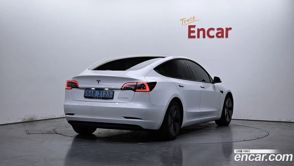 Tesla Model 3 — фото 2