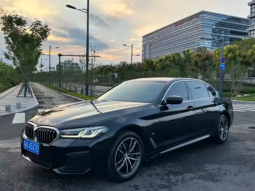 BMW 5 Series — фото 1