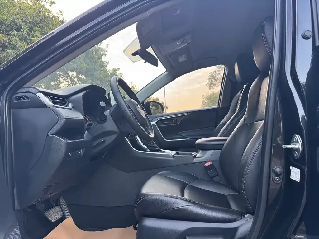 Toyota Wildlander 2022 из CN, фото 5