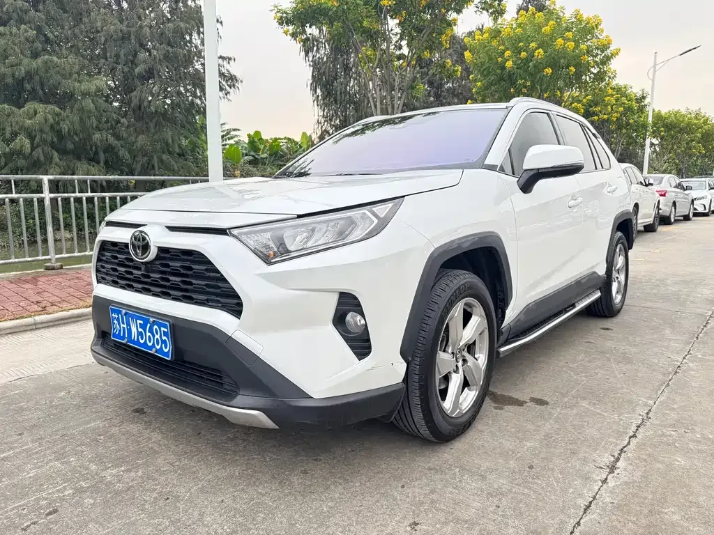 Toyota RAV4 2021 из CN, фото 1