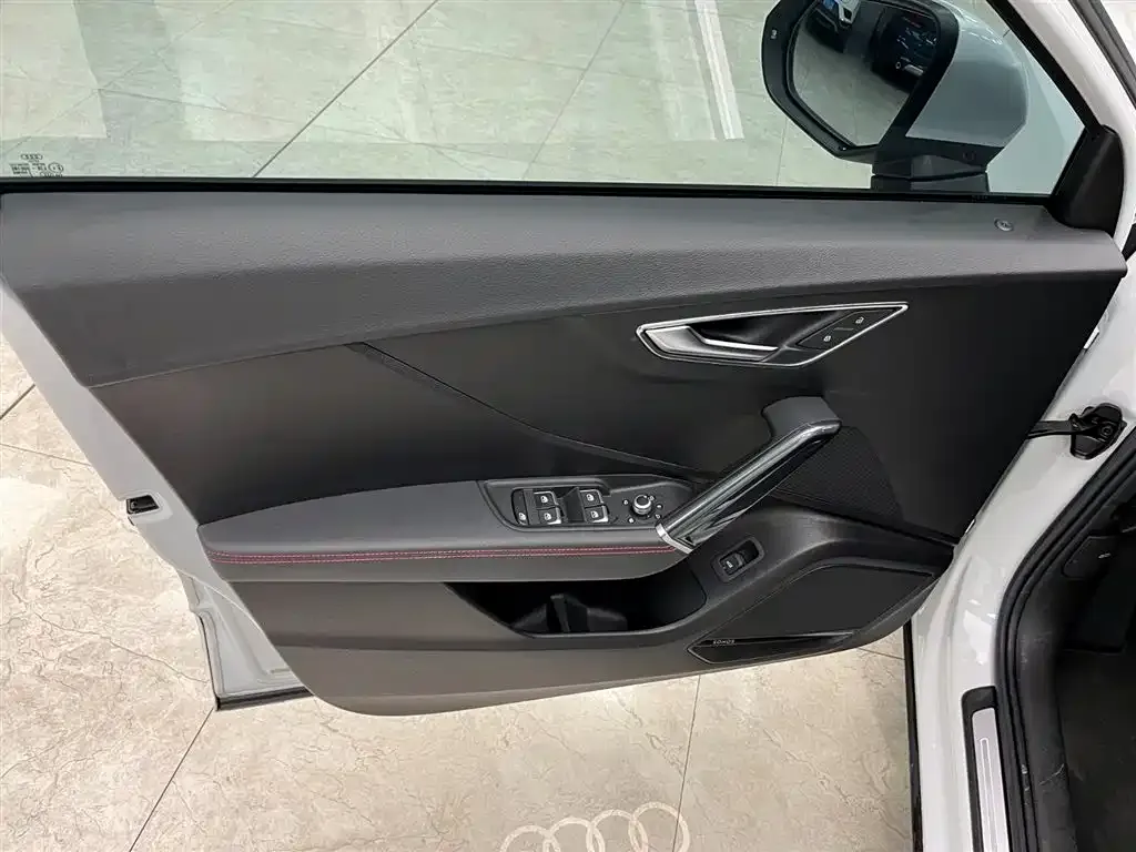 Audi Q2L 2023 из CN, фото 10