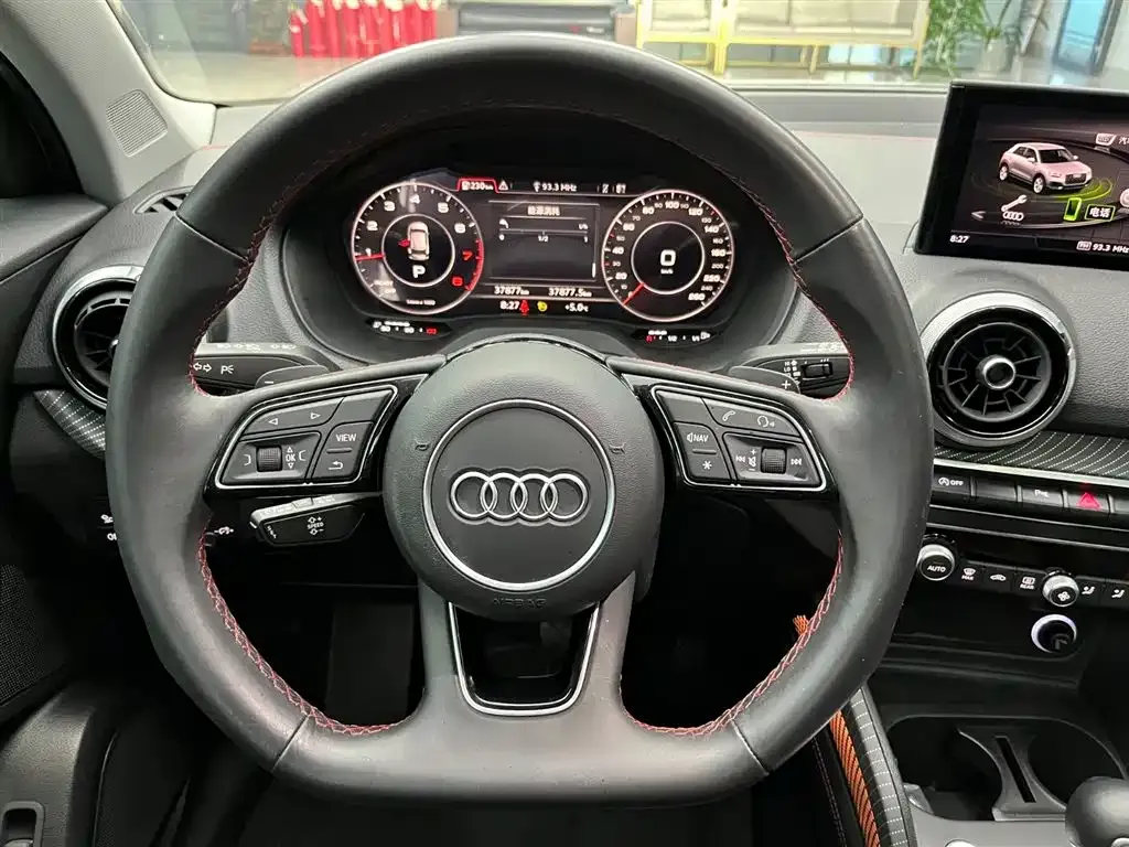 Audi Q2L 2023 из CN, фото 3